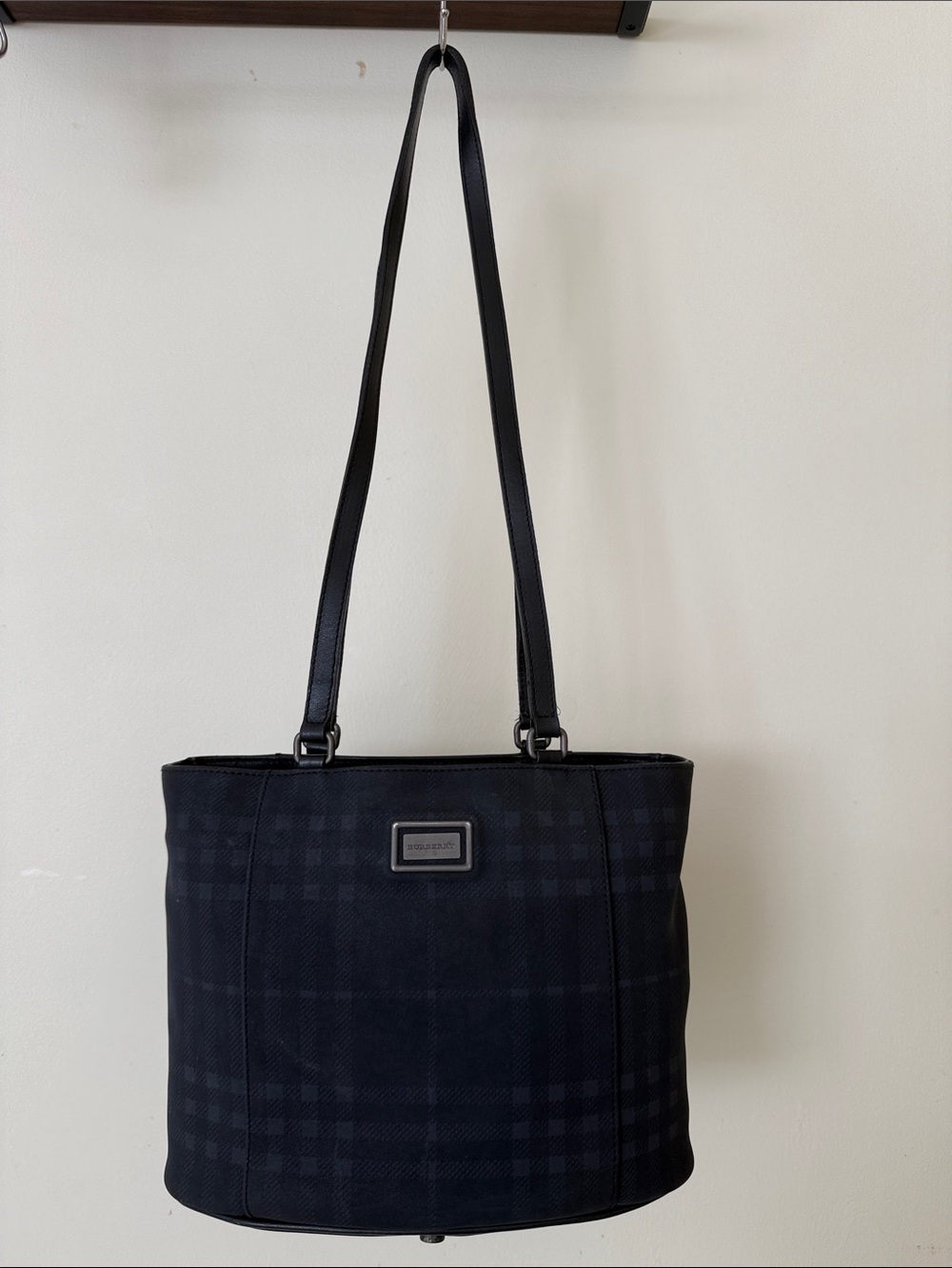 Elegant Vintage Burberry Black Plaid Shoulder Bag with Detachable Pouch